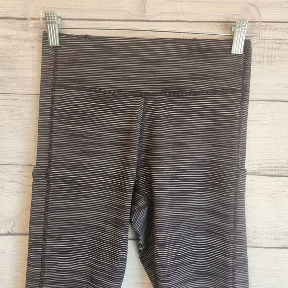 TEK GEAR WOMEN MID RISE FITNESS CAPRI SIZE SMALL GRAY COLOR STRETCH FABRIC - Picture 2 of 8